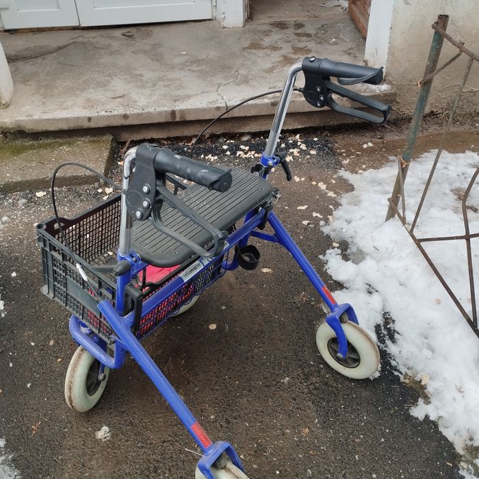Rolator/cadru de mers cu 4 roți