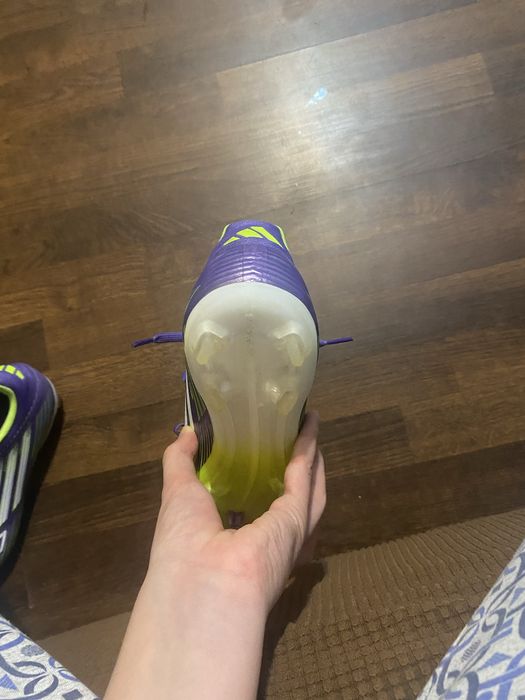 Ghete de fotbal cu crampoane adidasi f50 marimea 43 350 de lei negoc