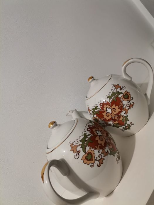 Продаю два керамических чайника