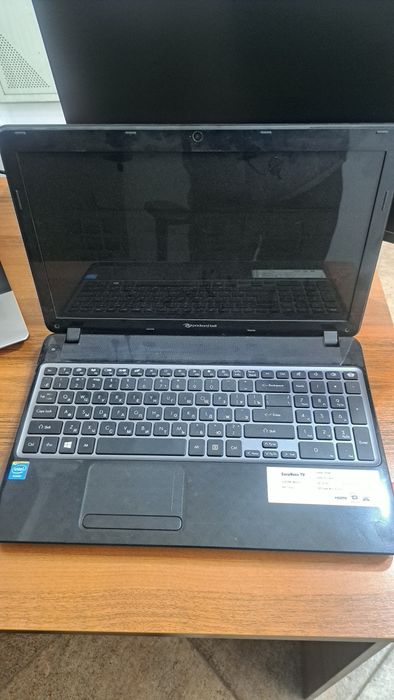 Ноутбук,  packard bell зарядку держит