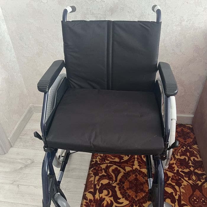 Продам новую  инвалидную коляску