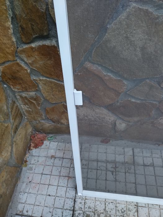 Продавам комарник много запазен.