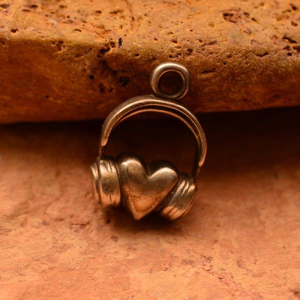 Сребърен медальон 925 „DJ Сърце“ – символ на любов към музиката