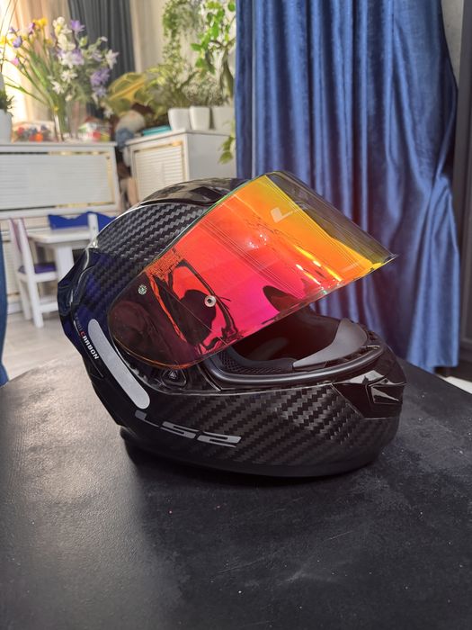 Продается карбоновый шлем LS2 FFB01 carbon  M