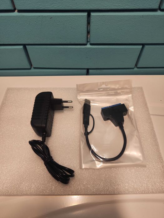 Wowfast SATA към USB адаптер за 2.5/3.5 HDD SSD с захранване