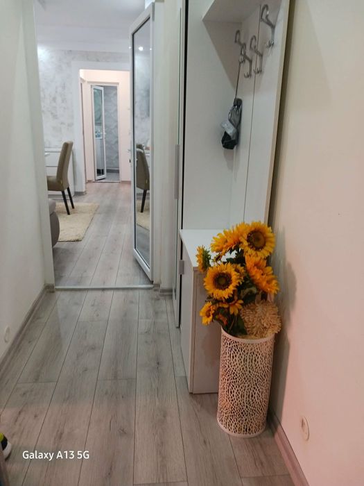Vând apartament cu doua camere Vitrometan strada Alba Iulia