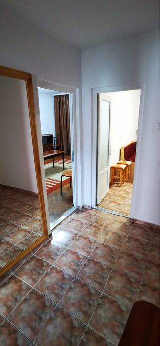 PF inchiriez apt vizavi de Palas