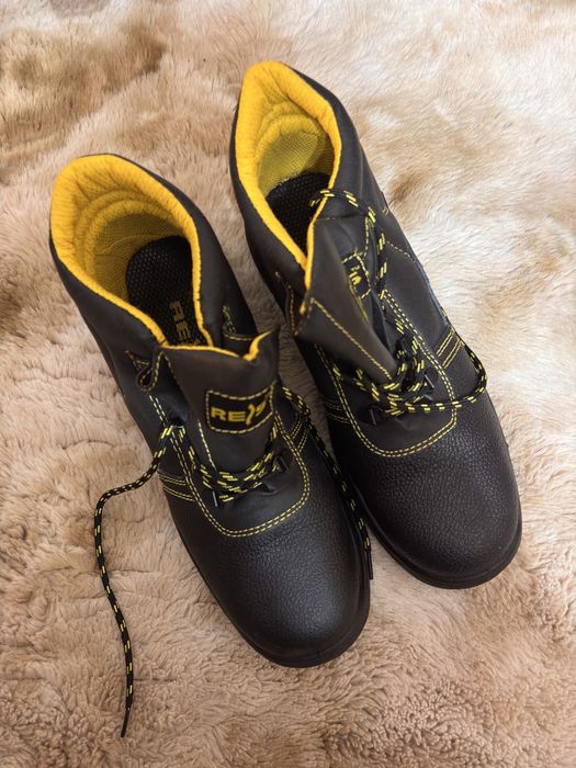 Bocanci NOI de protectie BRYERS/ marimea 45