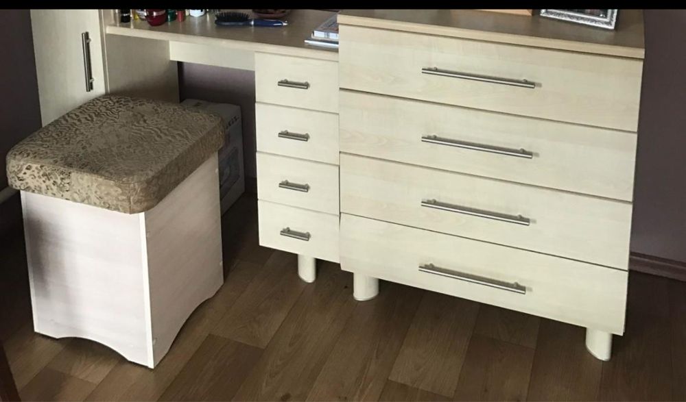 Продам срочно спальный гарнитур