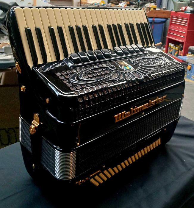 Acordeon Weltmeister Cantora – Ediție MIDI, placat cu aur de 24k