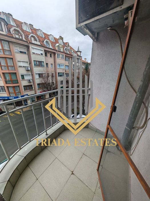 Дава се под наем Тристаен апартамент в Бургас, Център - 85 кв.м за 598.23 € - Снимка #2