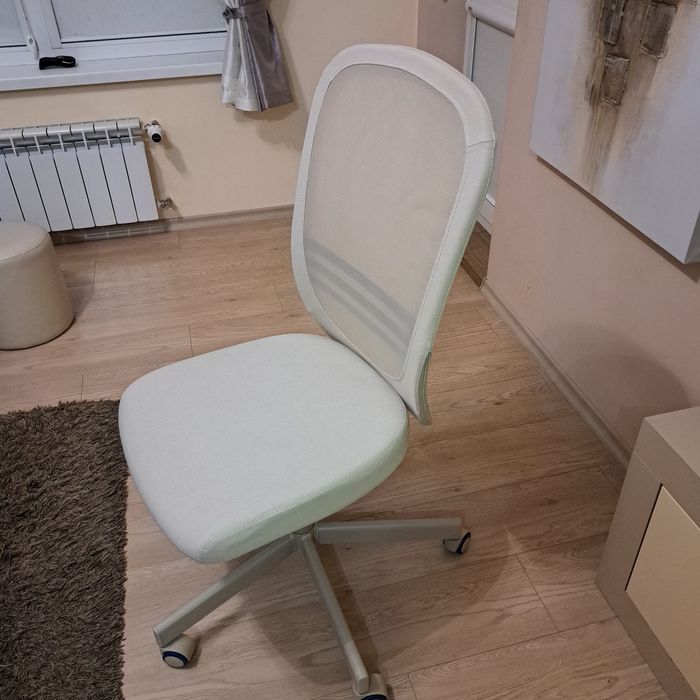 Работен стол - чисто нов