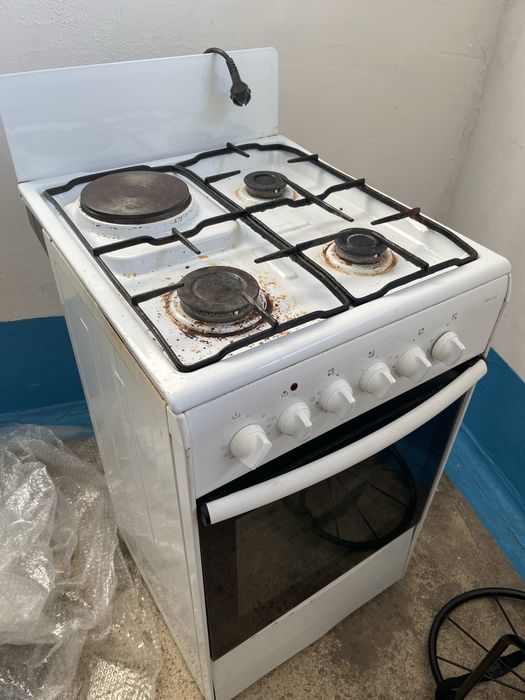Продам газ плиту