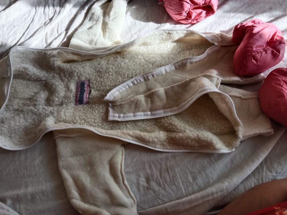 Продаётся зимный комбинизон с шапкой