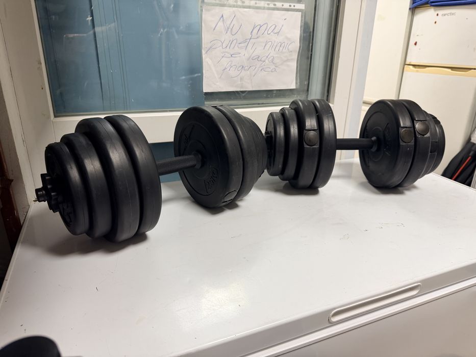 Gantere reglabile noi set 30 kg. 15 kg+15 kg=30 kg. Pret 250 lei
