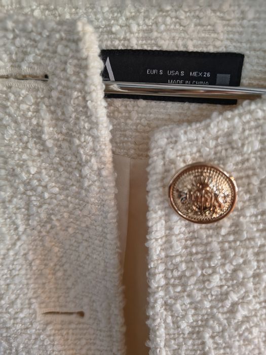 Zara, sacouri noi fără etichetă albe , elegante.