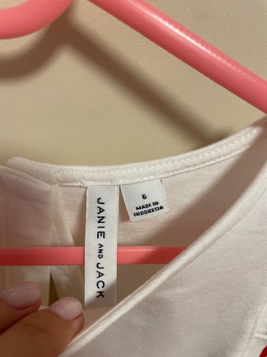 Бяла рокля за момиче