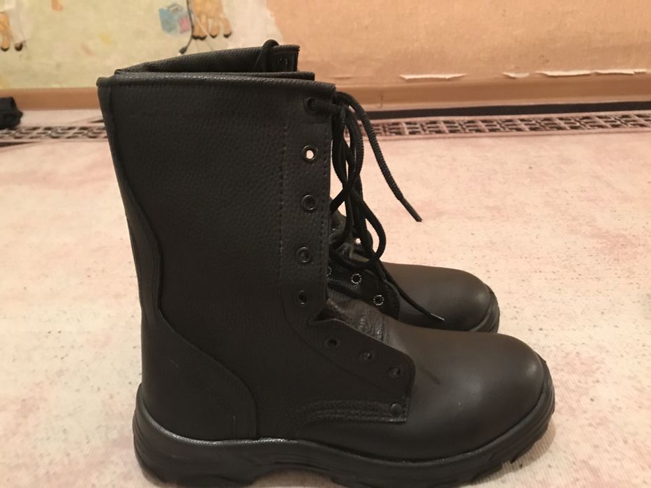 Продам Берцы летние 42 размер новые