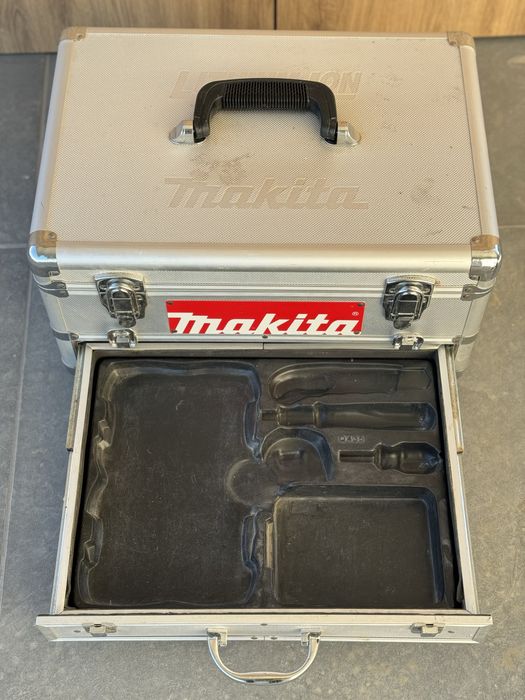 Cutie metalica transport Makita