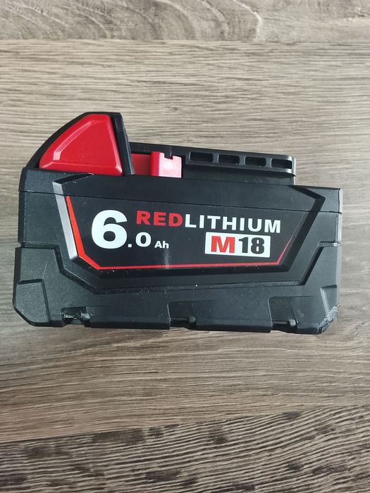 O buc. Baterie Milwaukee de 6A. Nou