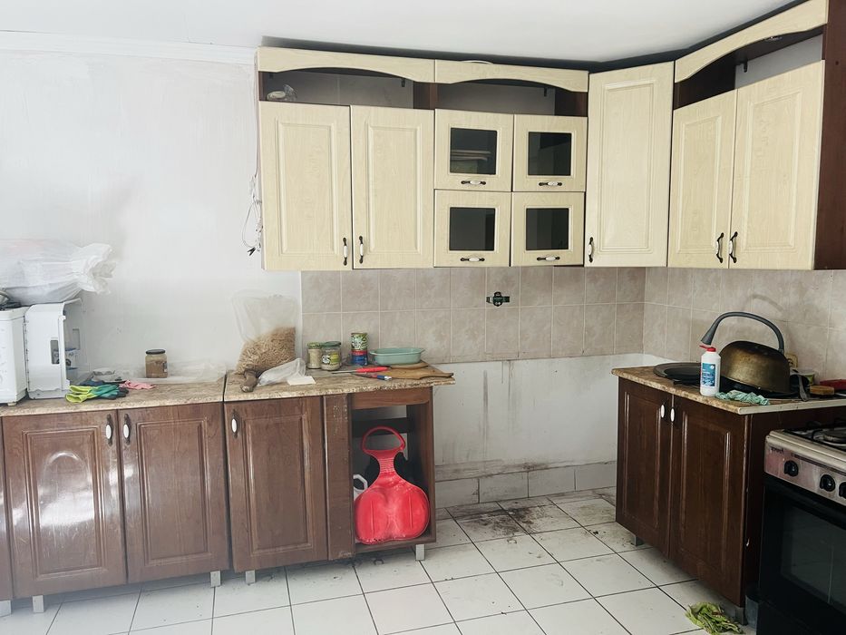 бесплатто люстры, кухонный гарнитур
