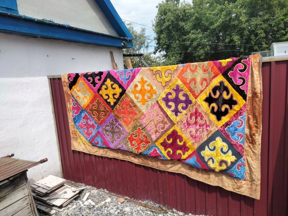 Продам палас в отличном качестве.