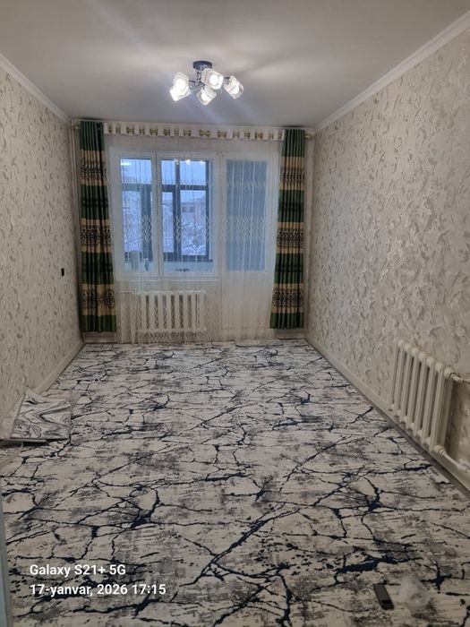 Kvartiraga oila qoyiladi. 5 etajli dom 3 qavatida joylashgan