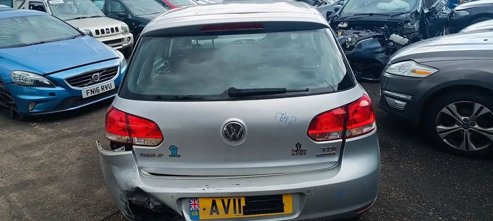 Dezmembrari / Dezmembrez VW Golf 6 1.6 CAYC cutie viteze manuală cod culoare LA7W