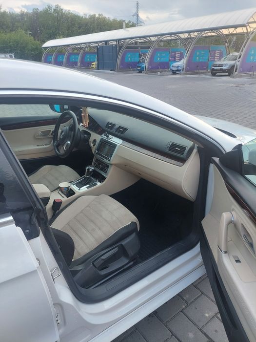 Vând Volkswagen Passat CC
