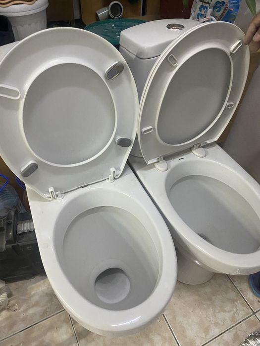 продаю два унитаза