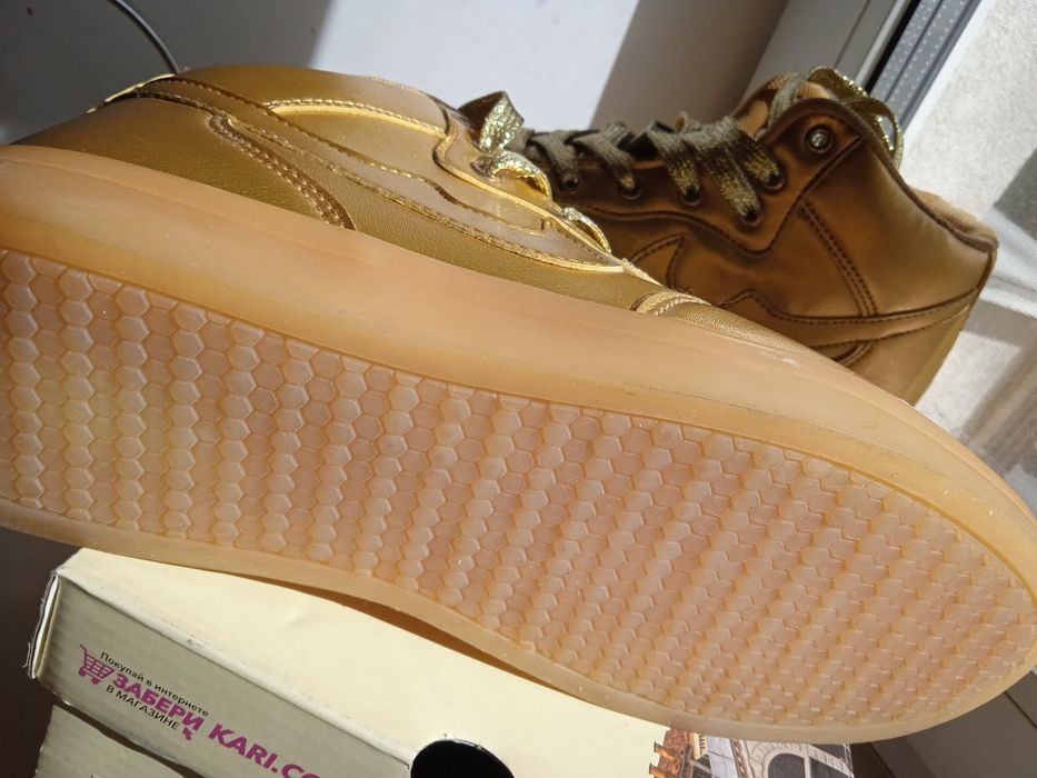 Кроссовки новые женские