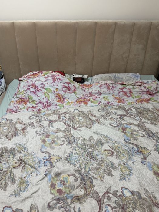 Продам 2х спальную кровать с матрасами