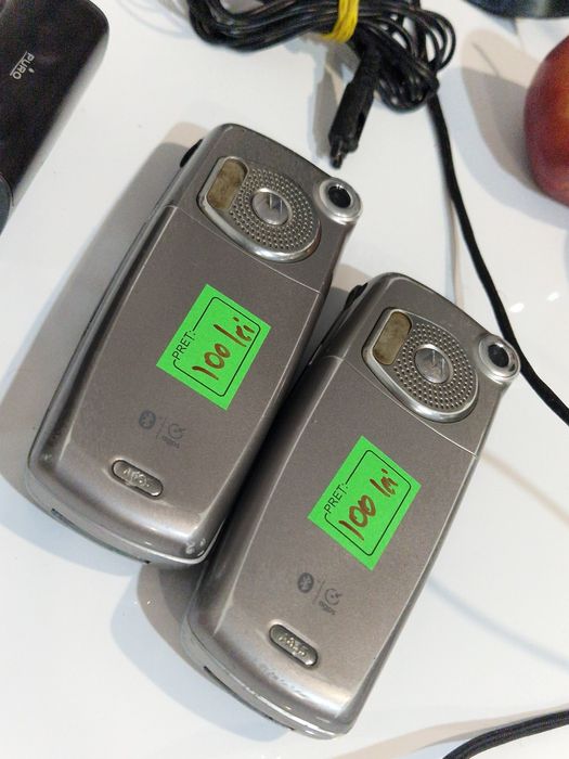 Telefoane Sony Ericsson si Motorola cu incarcator
