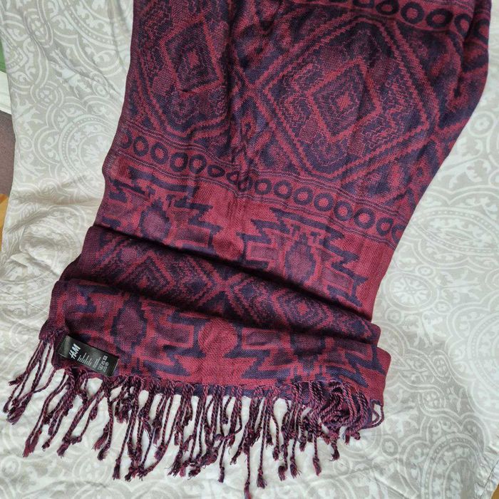 Шалове и пухена шапка