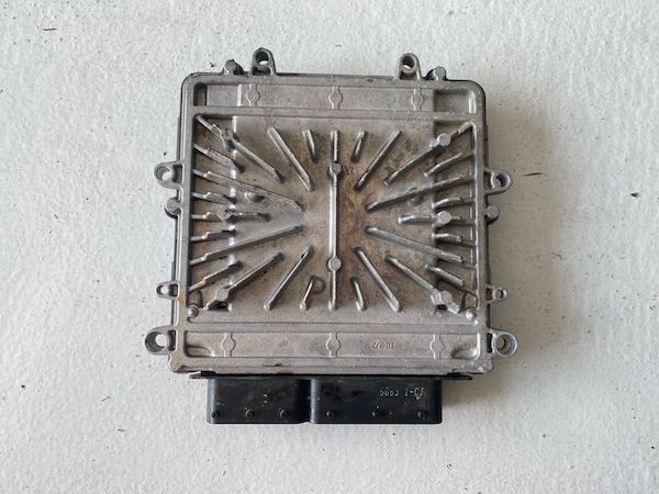 Calculator motor VOLVO V60 HYBRID 2014+ 31355882