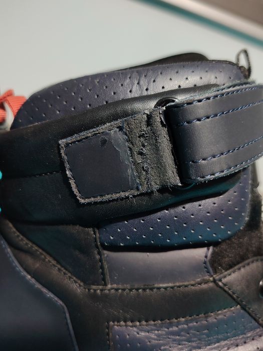 HUGO BOSS Fuster Mid Sneaker mărimea 45, interior 29,5 cm, cu un mic defect se vede în ultima poză