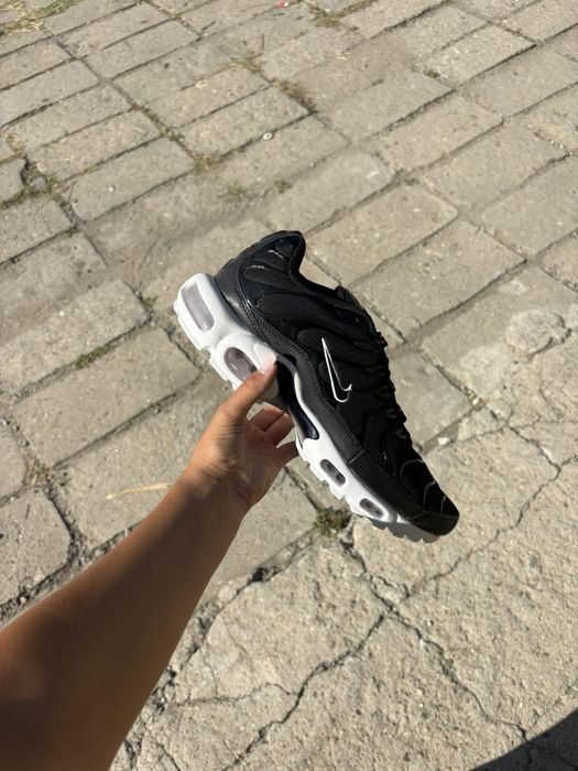 Nike Tn black and white