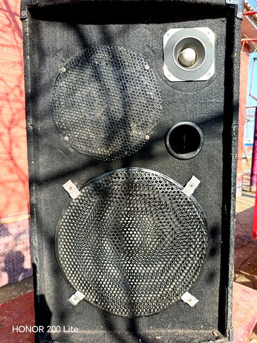 Колонка және пульт сатылады мощный!