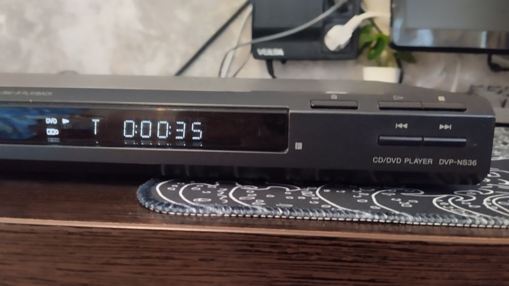 Продам DVD плеер Sony