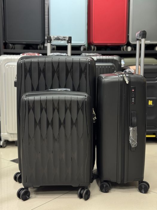 Супер скидка на средние чемоданы из полипропилена