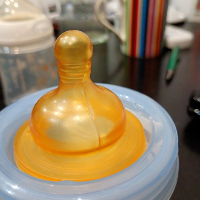 Бебешки шишета от  0 до  3 месечна възраст