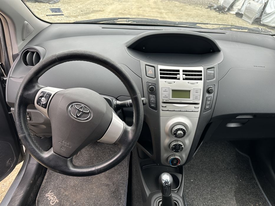 Тойота Ярис Toyota Yaris 1.3 vvti 87 кс На части!