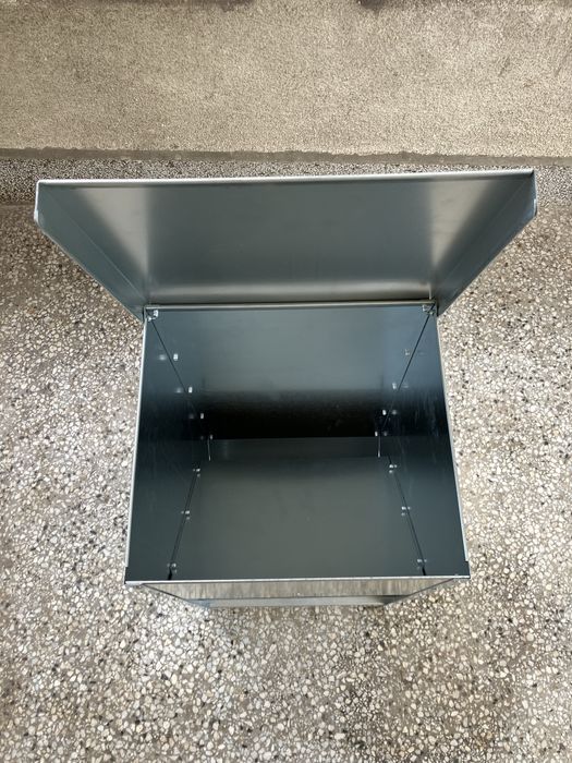 Продавам кучешка хранилка