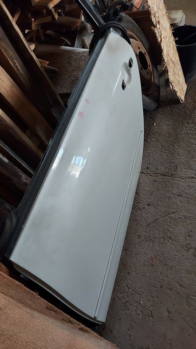 Продам дверь на тойота.