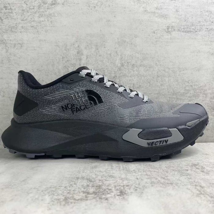 Продавам нови мъжки маратонки The North Face M Vectiv Enduris 4 black anthracit