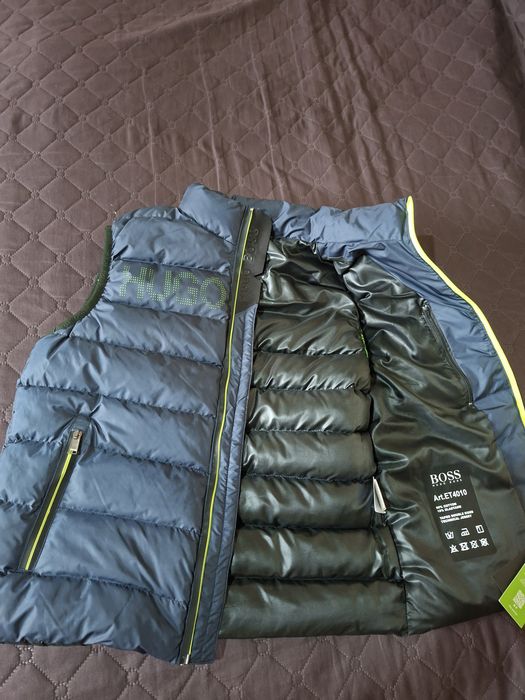 Продавам мъжки елек HUGO BOSS