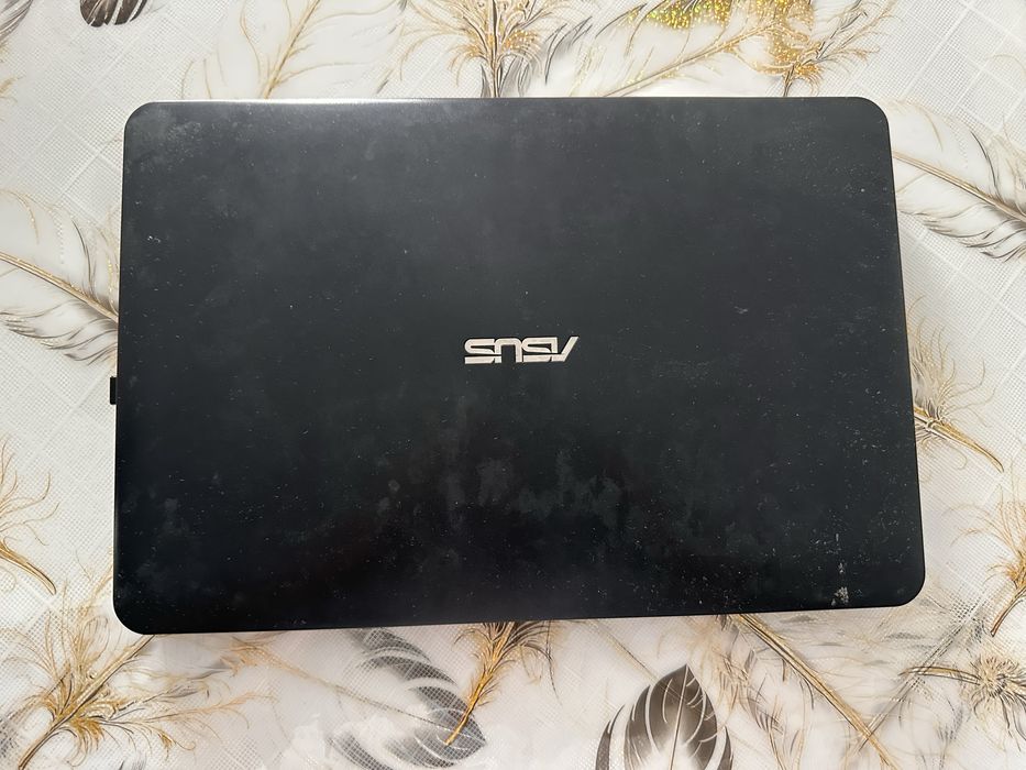 Ноубук asus x555l