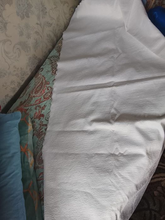 Скатерть белая,в комплекте