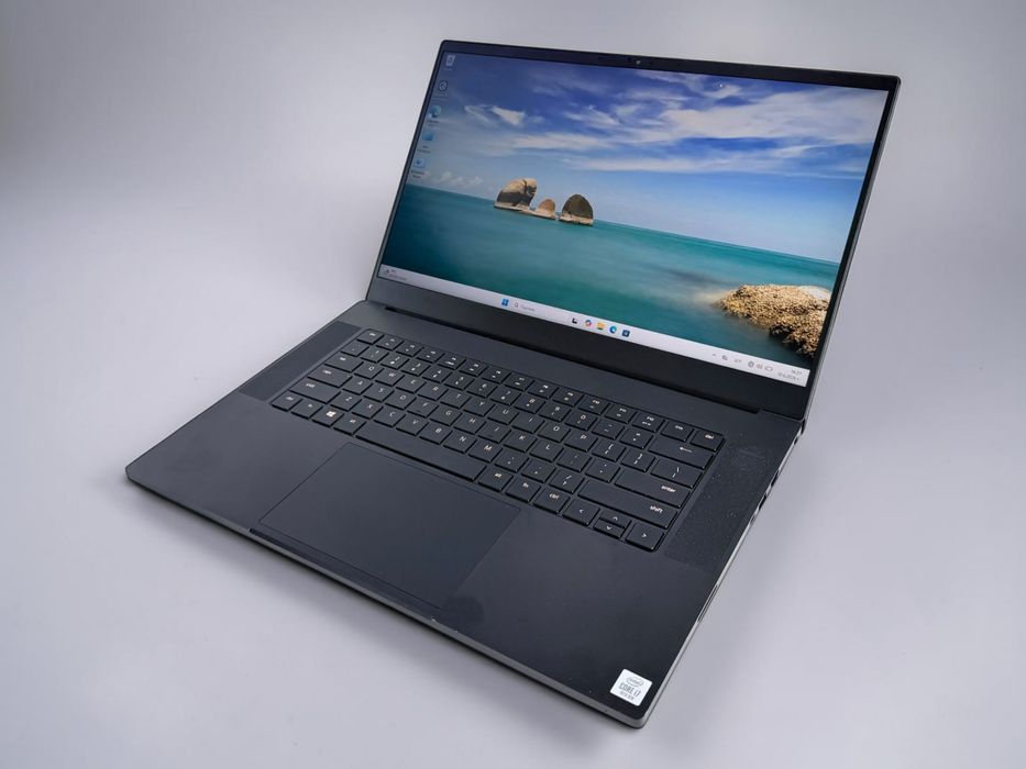 Razer Blade 15.6" Full HD 300Hz Intel Core i7-10875H 32GB DDR4 512GB SSD RTX 2080 Super Max-Q Геймърски лаптоп