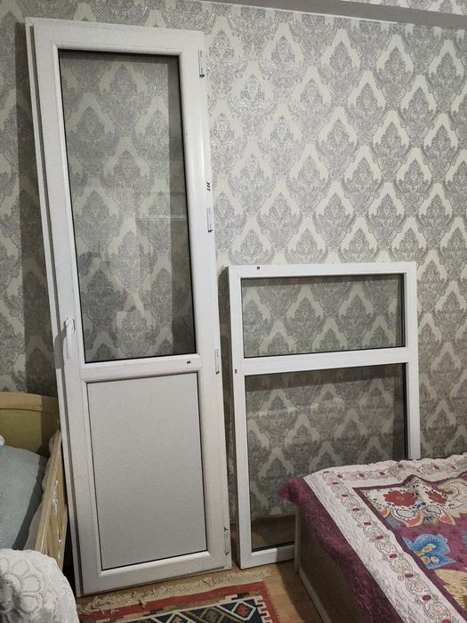 Продам пластиковую дверь и окно